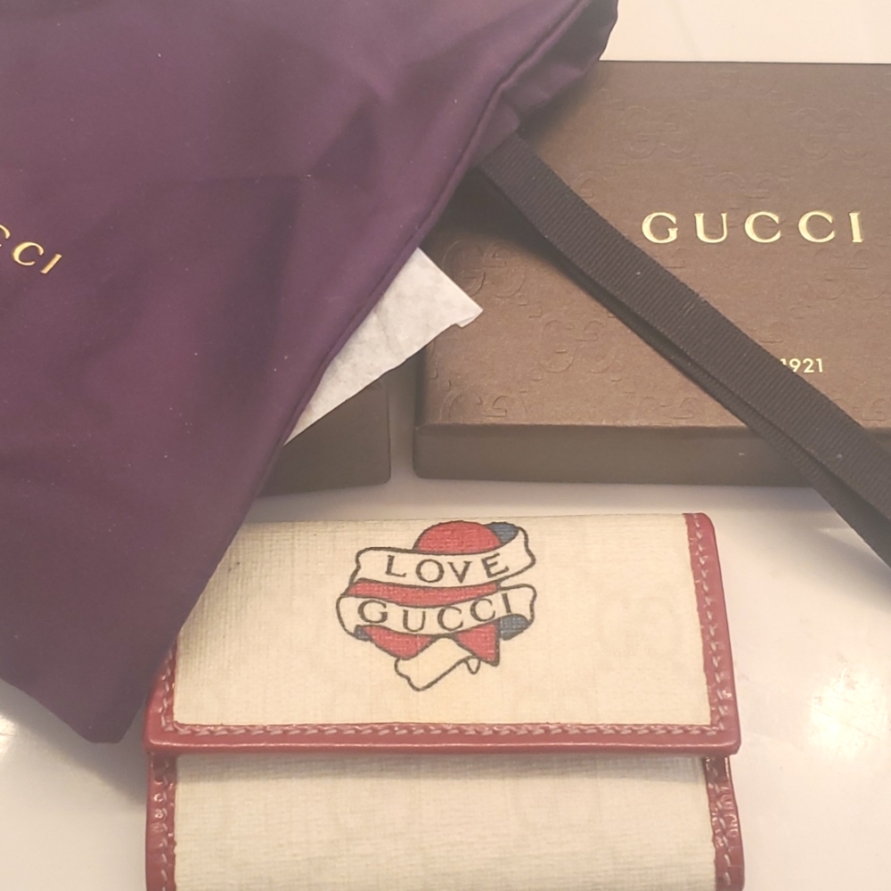 Gucci brand new rare was a gift to me from ex boxed silk bag gorgeous